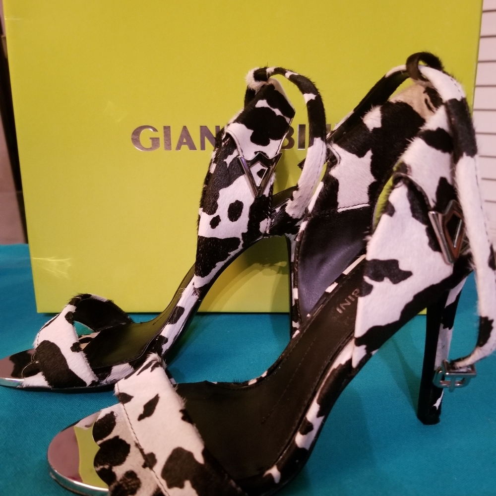 Gianni Bini Shoe Style ESPLA Color Black & White  Size  6M